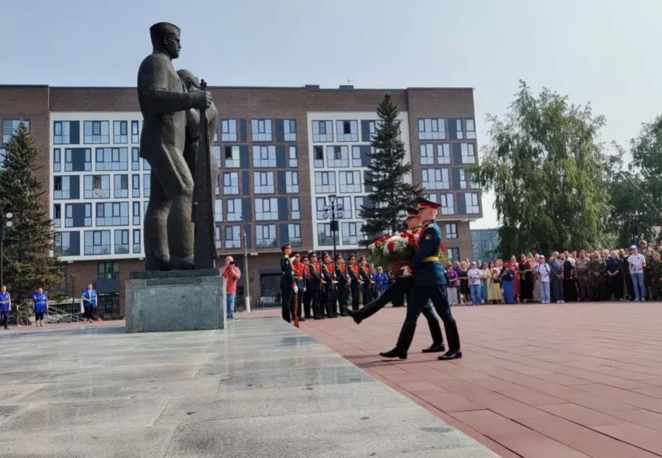 Память павших в Великой Отечественной войне почтили в Барнауле Память павших в Великой Отечественной войне почтили в Барнауле