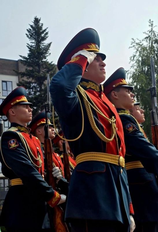 В День памяти и скорби прокурор Алтайского края Антон Герман возложил цветы к Мемориалу Славы, Монументу павшим кавалерам орденов Славы и Золотой Звезды, на пантеоне с именами погибших воинов В День памяти и скорби прокурор Алтайского края Антон Герман возложил цветы к Мемориалу Славы, Монументу павшим кавалерам орденов Славы и Золотой Звезды, на пантеоне с именами погибших воинов