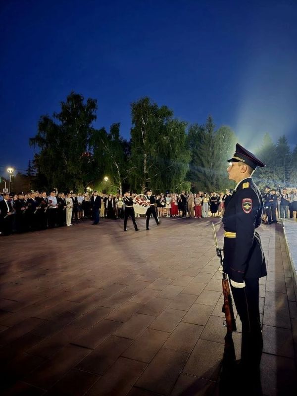 В День памяти и скорби прокурор Алтайского края Антон Герман присоединился к общероссийской патриотической акции «Свеча памяти» В День памяти и скорби прокурор Алтайского края Антон Герман присоединился к общероссийской патриотической акции «Свеча памяти»