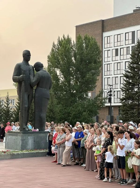 Концерт памяти под открытым небом начнётся через пару минут в Барнауле Концерт памяти под открытым небом начнётся через пару минут в Барнауле