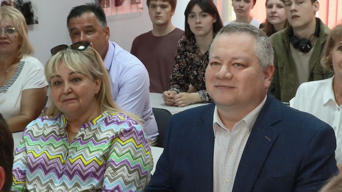 Именную аудиторию Валерия Золотухина открыли в Алтайском институте культуры Именную аудиторию Валерия Золотухина открыли в Алтайском институте культуры