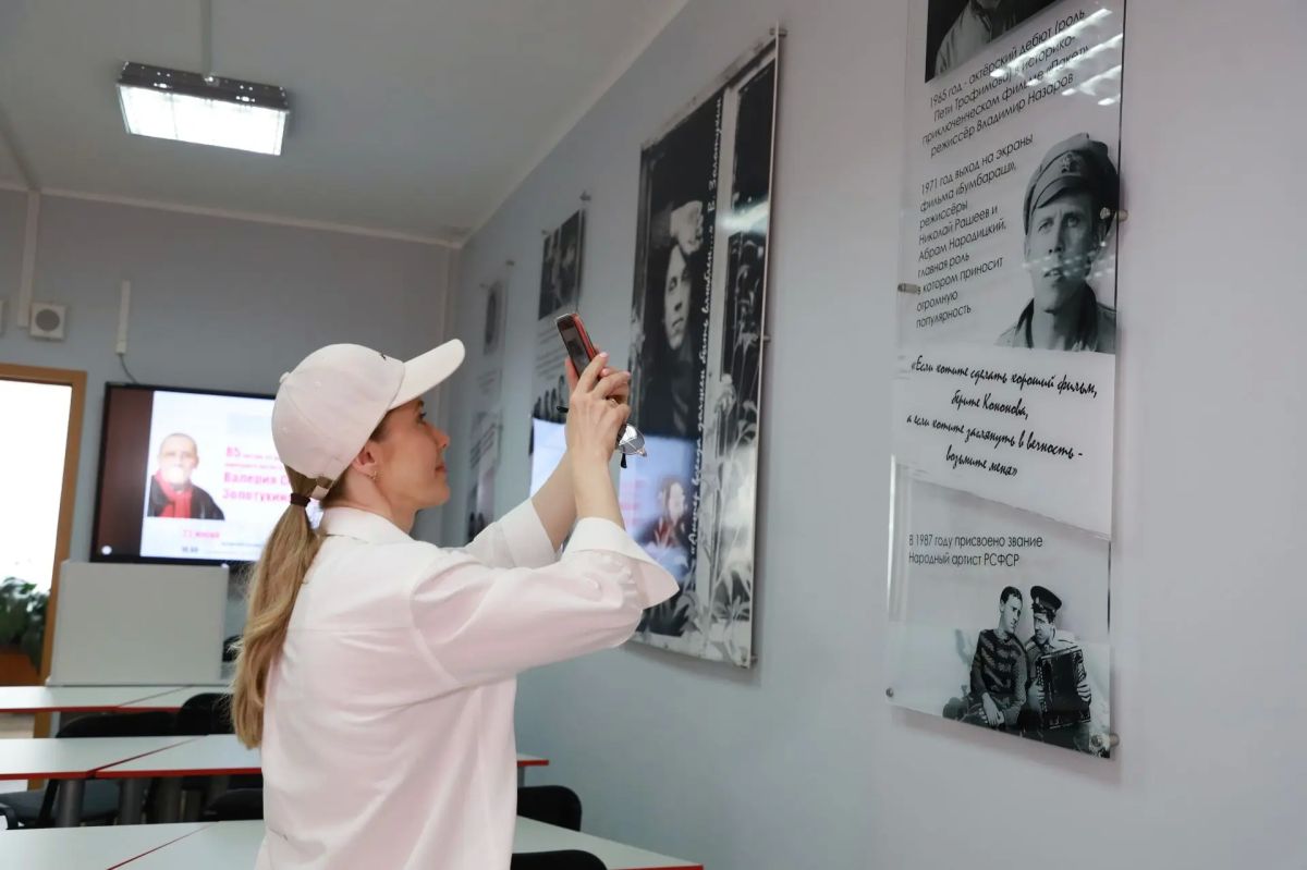 Именная аудитория Валерия Золотухина открылась Алтайском институте культуры Именная аудитория Валерия Золотухина открылась Алтайском институте культуры