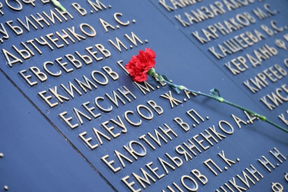 В День памяти и скорби в Барнауле прошла церемония возложения цветов В День памяти и скорби в Барнауле прошла церемония возложения цветов