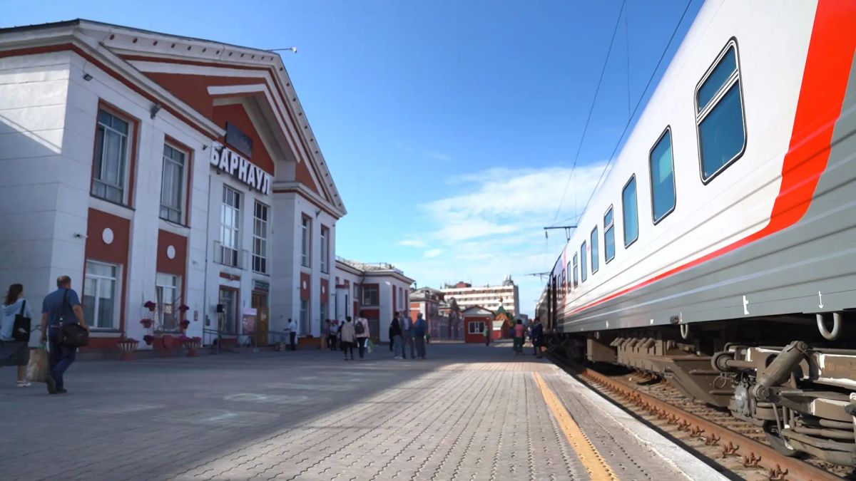 Зону для пассажиров оборудуют возле барнаульских вокзалов