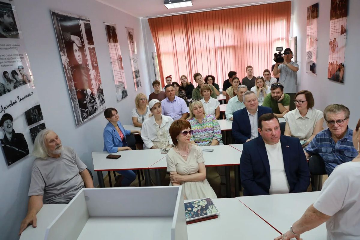 Именная аудитория Валерия Золотухина открылась Алтайском институте культуры Именная аудитория Валерия Золотухина открылась Алтайском институте культуры