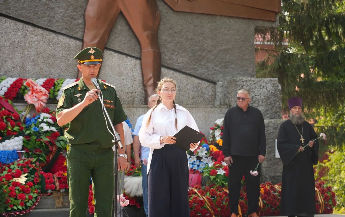 На Мемориале славы воинамбийчанам прошло торжественное мероприятие, посвящённое Дню памяти и скорби На Мемориале славы воинамбийчанам прошло торжественное мероприятие, посвящённое Дню памяти и скорби