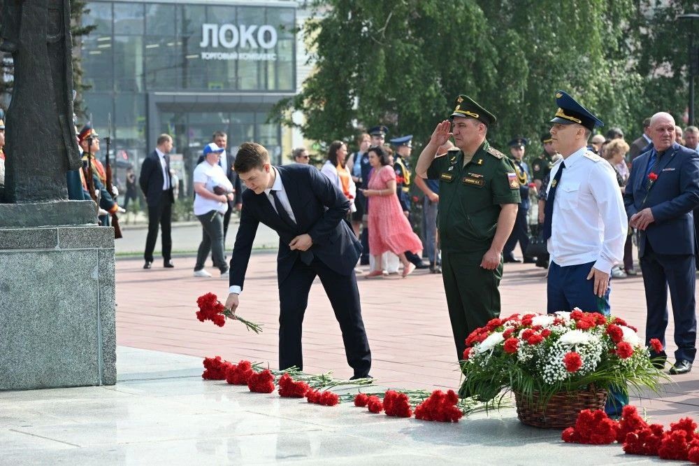 В День памяти и скорби в Барнауле прошла церемония возложения цветов В День памяти и скорби в Барнауле прошла церемония возложения цветов
