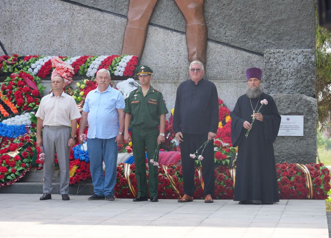 На Мемориале славы воинамбийчанам прошло торжественное мероприятие, посвящённое Дню памяти и скорби На Мемориале славы воинамбийчанам прошло торжественное мероприятие, посвящённое Дню памяти и скорби