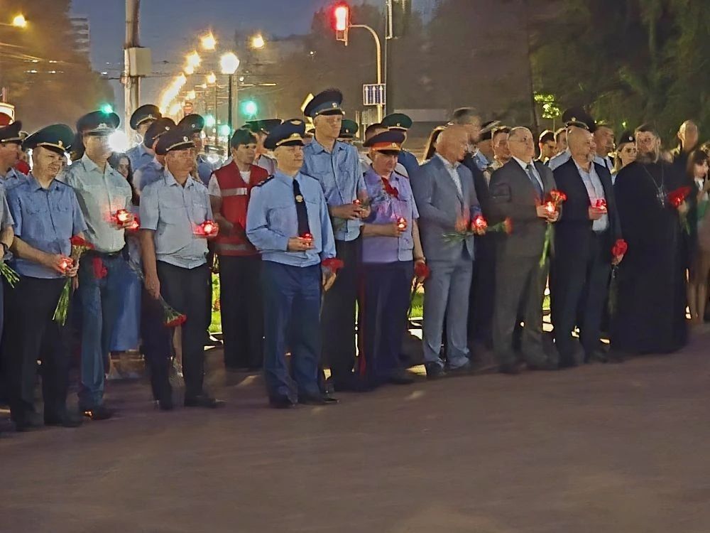 В День памяти и скорби прокурор Алтайского края Антон Герман присоединился к общероссийской патриотической акции «Свеча памяти» В День памяти и скорби прокурор Алтайского края Антон Герман присоединился к общероссийской патриотической акции «Свеча памяти»