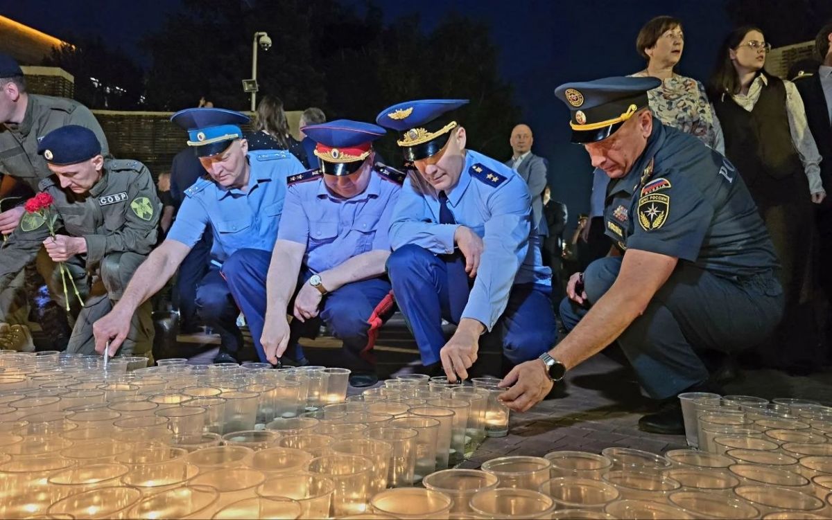 В День памяти и скорби прокурор Алтайского края Антон Герман присоединился к общероссийской патриотической акции «Свеча памяти» В День памяти и скорби прокурор Алтайского края Антон Герман присоединился к общероссийской патриотической акции «Свеча памяти»