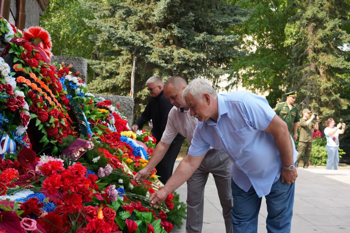 На Мемориале славы воинамбийчанам прошло торжественное мероприятие, посвящённое Дню памяти и скорби На Мемориале славы воинамбийчанам прошло торжественное мероприятие, посвящённое Дню памяти и скорби