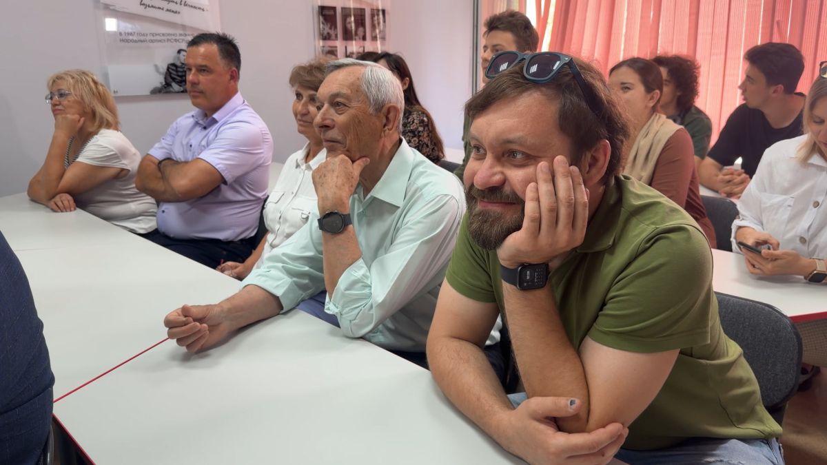 Именную аудиторию Валерия Золотухина открыли в Алтайском институте культуры Именную аудиторию Валерия Золотухина открыли в Алтайском институте культуры