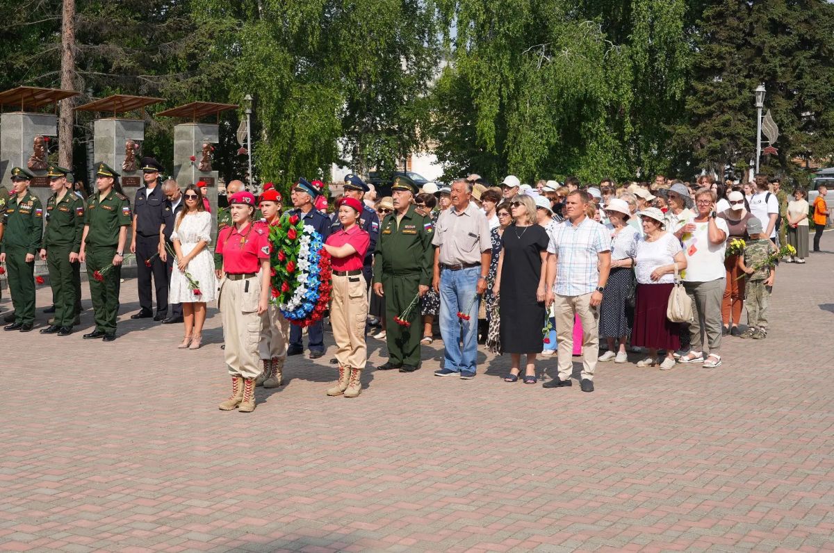 На Мемориале славы воинамбийчанам прошло торжественное мероприятие, посвящённое Дню памяти и скорби