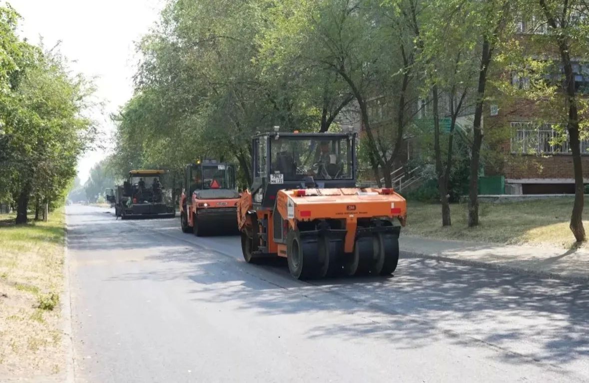 Три улицы одновременно ремонтируют в Бийске по нацпроекту