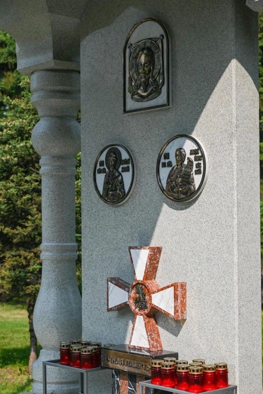 В День памяти и скорби в Барнауле возложили цветы к Мемориалу Славы В День памяти и скорби в Барнауле возложили цветы к Мемориалу Славы