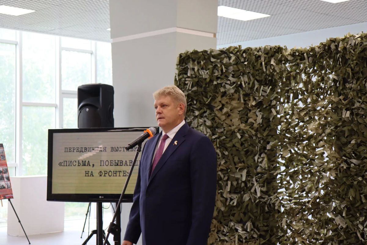 Полномочный представитель Президента РФ в Сибирском федеральном округе Анатолий Серышев посетил выставку «Письма, побывавшие на фронте» Полномочный представитель Президента РФ в Сибирском федеральном округе Анатолий Серышев посетил выставку «Письма, побывавшие на фронте»