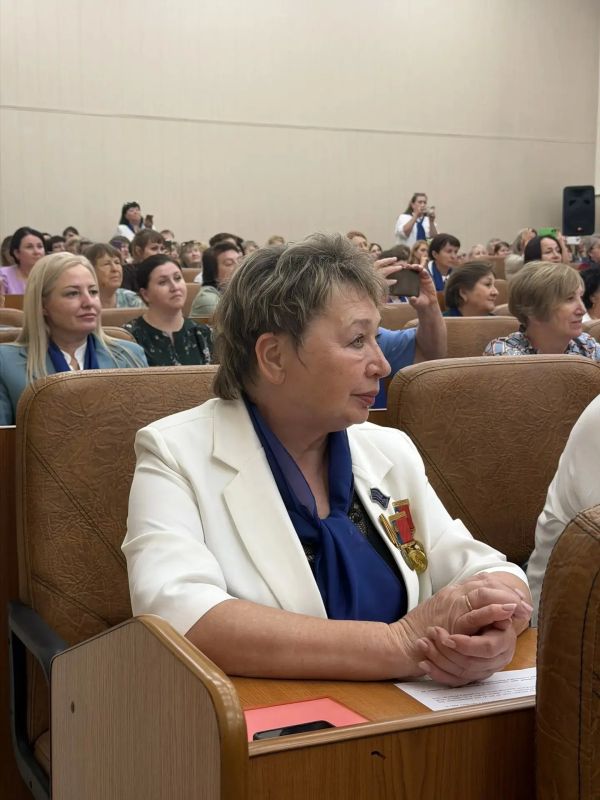 Краевые и государственные награды вручили представителям Советов женщин в Правительстве региона Краевые и государственные награды вручили представителям Советов женщин в Правительстве региона