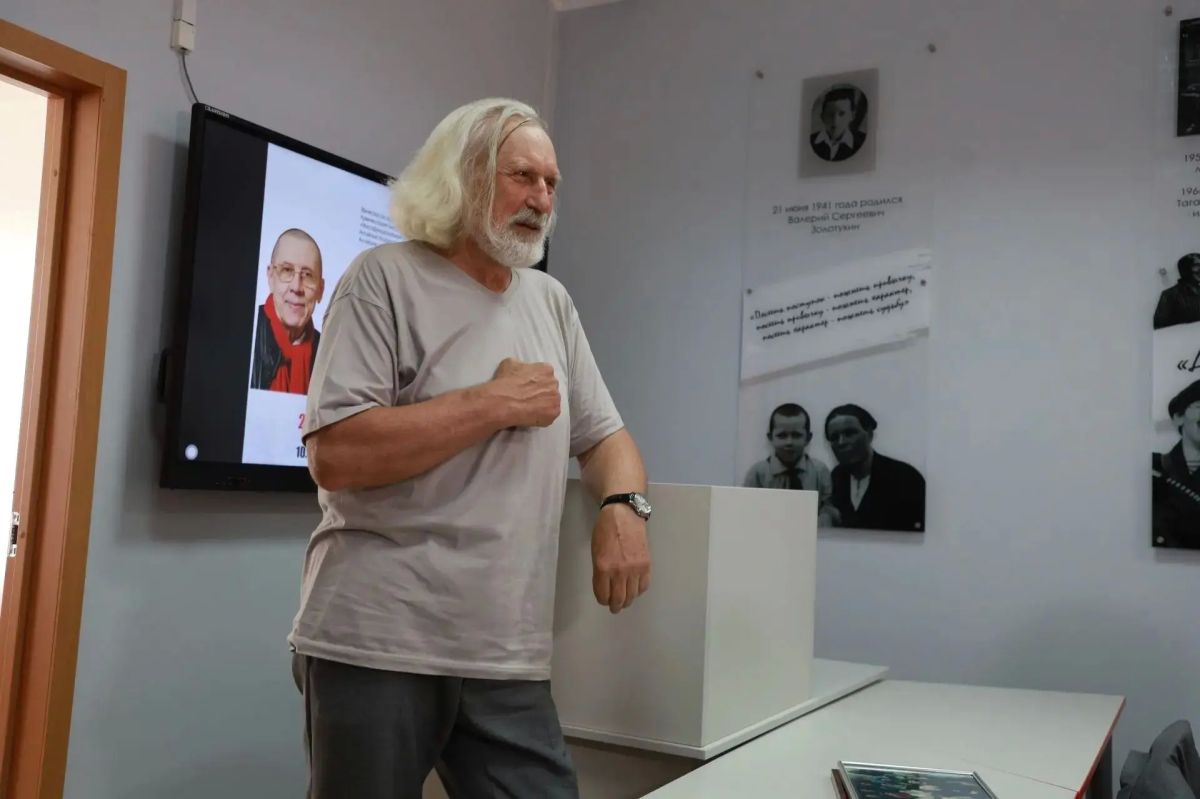 Именная аудитория Валерия Золотухина открылась в Алтайском институте культуры Именная аудитория Валерия Золотухина открылась в Алтайском институте культуры