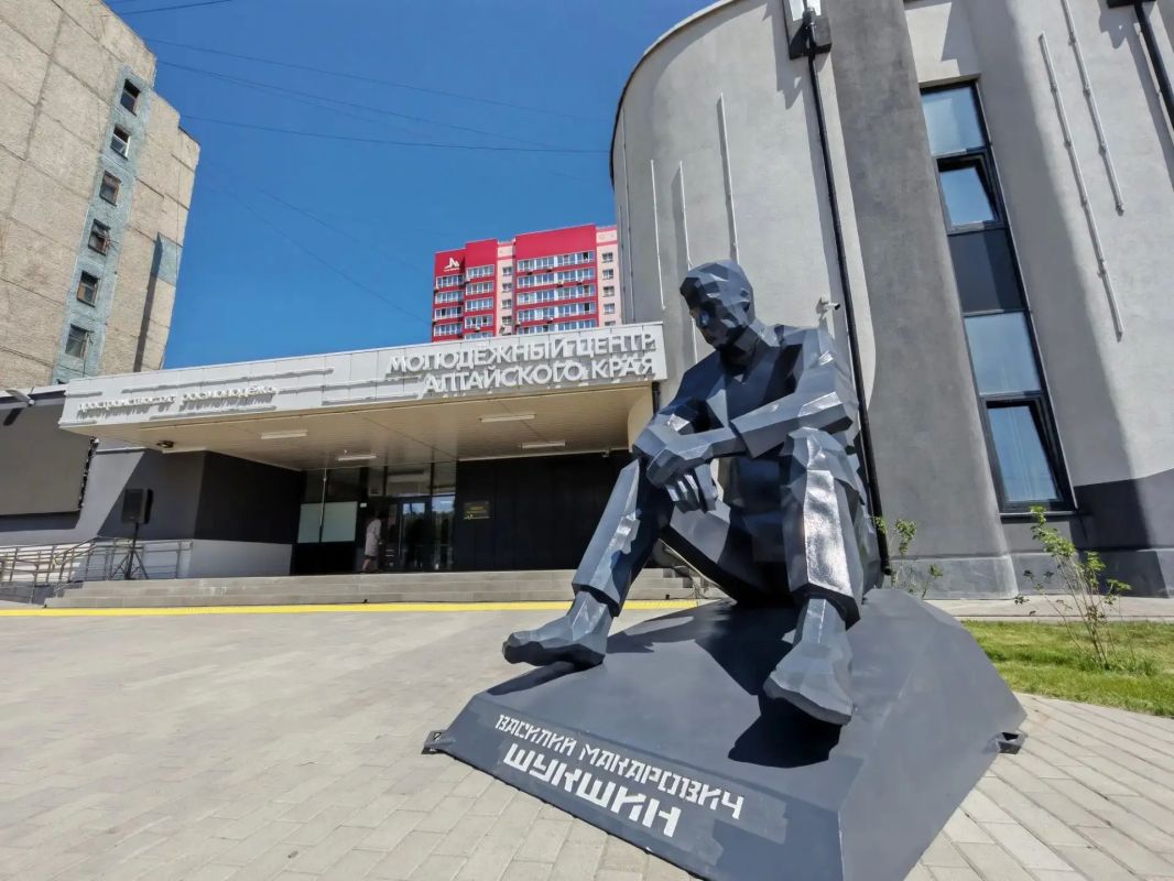Краевой Дворец молодёжи открыли в Барнауле после реконструкции