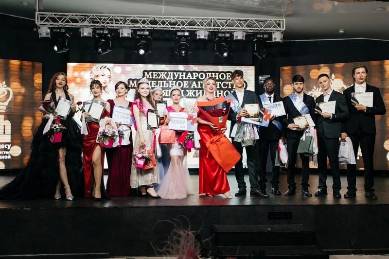 Школьник, студент и менеджер маркетплейсов Школьник, студент и менеджер маркетплейсов