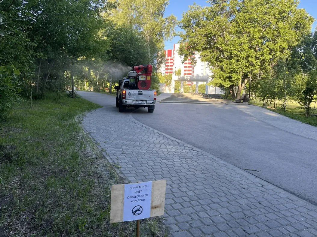 В Барнауле продолжают обработку территорий от комаров и клещей В Барнауле продолжают обработку территорий от комаров и клещей