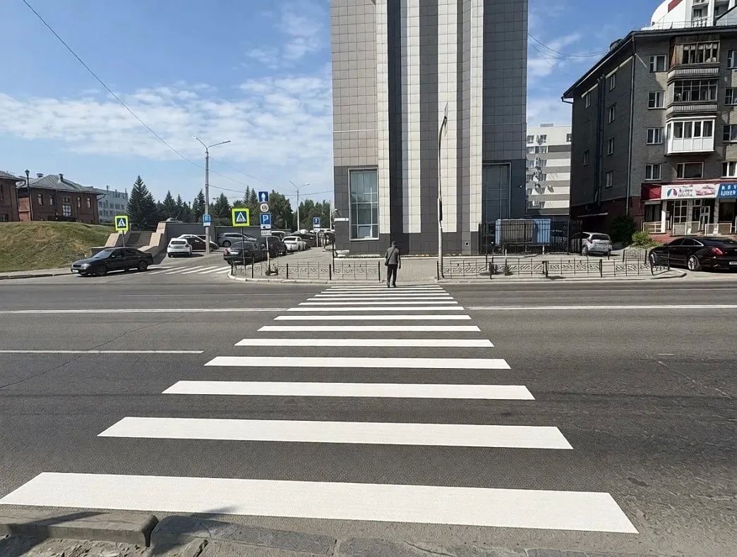 В Барнауле продолжаются работы по нанесению дорожной разметки В Барнауле продолжаются работы по нанесению дорожной разметки