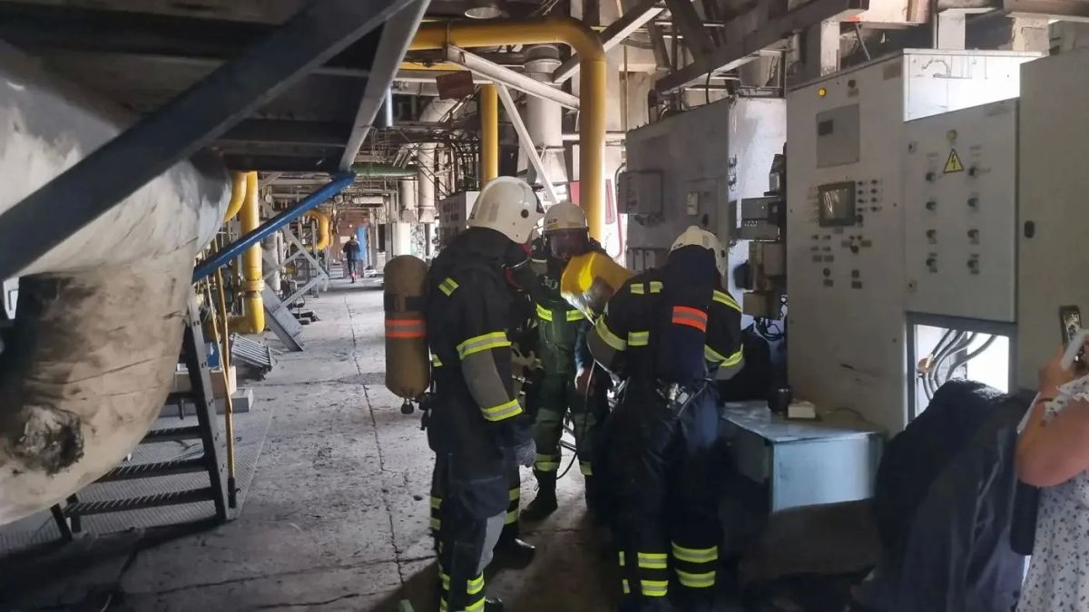 На промышленном предприятии Барнаула прошли учения городских спасателей На промышленном предприятии Барнаула прошли учения городских спасателей