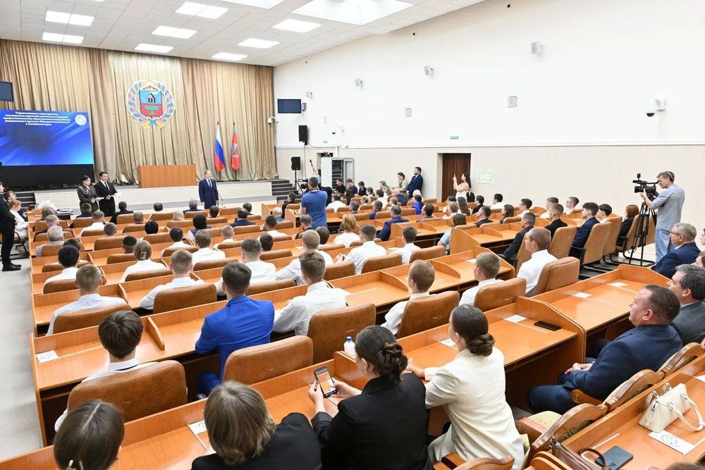 Дмитрий Беляев принял участие в чествовании лучших выпускников федерального проекта «Профессионалитет»