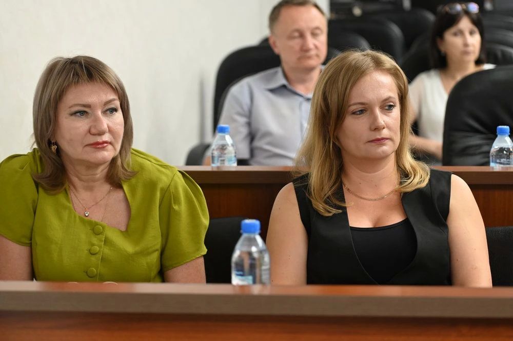 В Парламентском центре Алтайского края обсудили вопросы уплаты туристического налога на территории региона В Парламентском центре Алтайского края обсудили вопросы уплаты туристического налога на территории региона