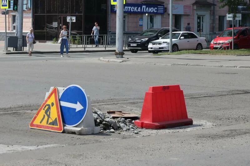 Асфальт снимается, деревья стригутся Асфальт снимается, деревья стригутся