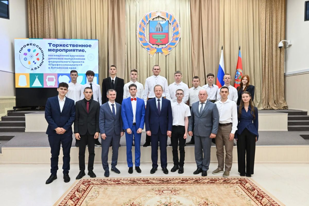 Обучение заканчивается в классной комнате, но образование продолжается всю жизнь // Фредерик Уильям Робертсон
