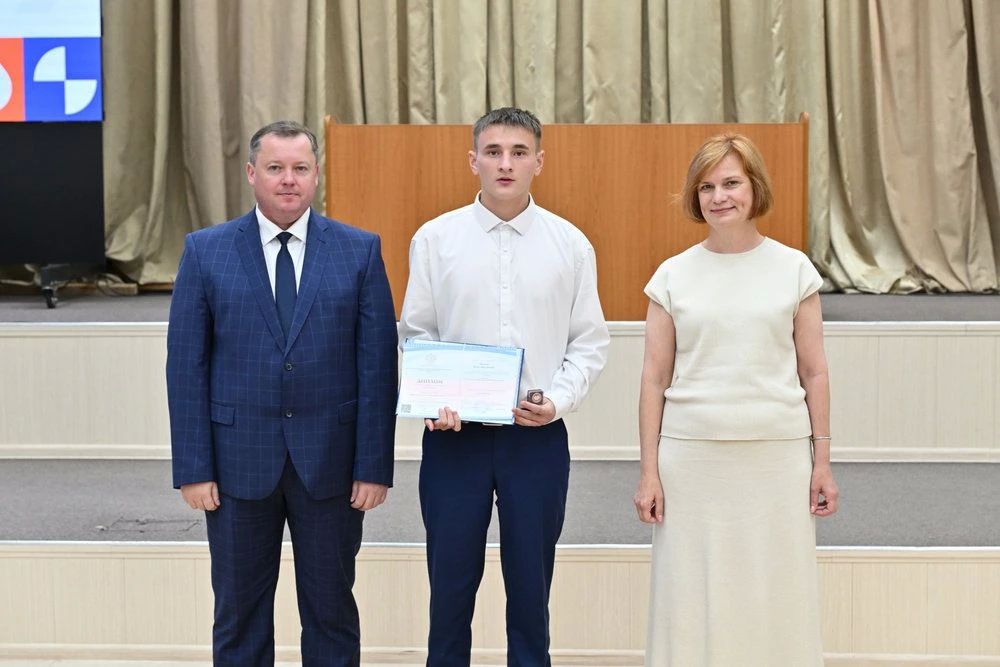 Дмитрий Беляев принял участие в чествовании лучших выпускников федерального проекта «Профессионалитет» Дмитрий Беляев принял участие в чествовании лучших выпускников федерального проекта «Профессионалитет»