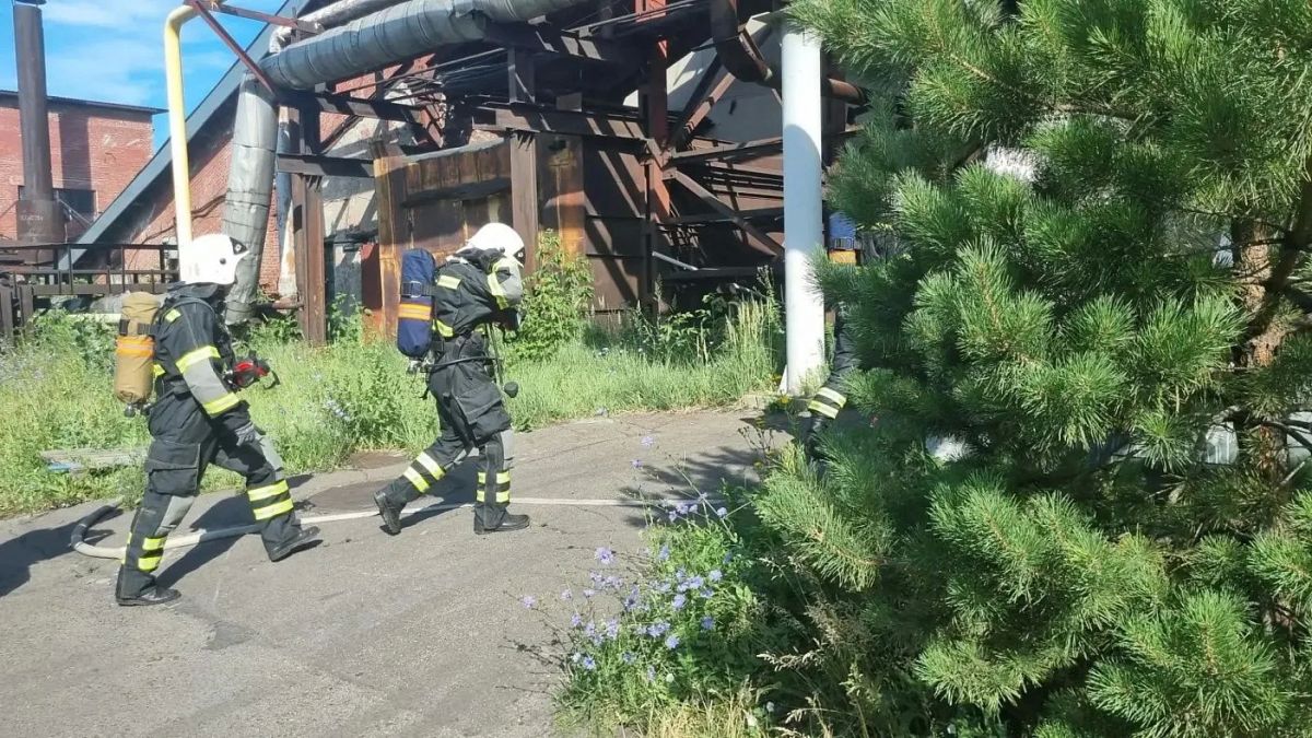 На промышленном предприятии Барнаула прошли учения городских спасателей На промышленном предприятии Барнаула прошли учения городских спасателей