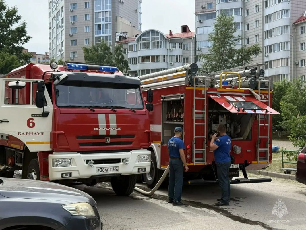 В МЧС уточнили, что общая площадь возгорания в доме на Папанинцев составила около 60 квадратных метров В МЧС уточнили, что общая площадь возгорания в доме на Папанинцев составила около 60 квадратных метров