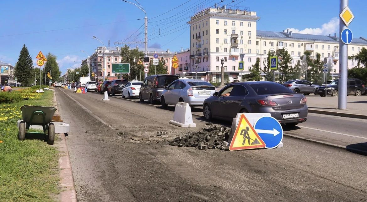 В центре Барнаула кипят дорожные работы В центре Барнаула кипят дорожные работы