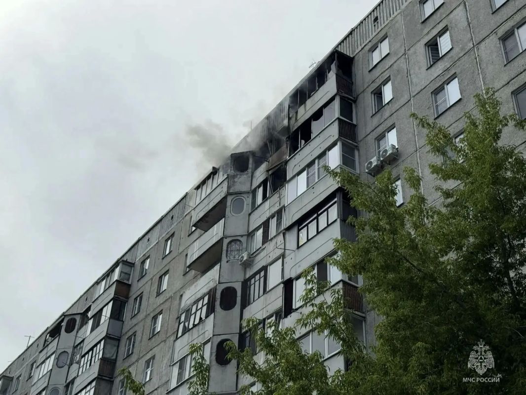 Балконы загорелись в многоэтажке в Барнауле