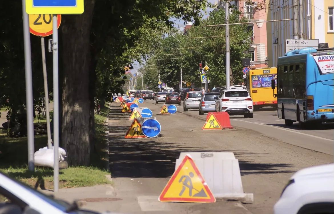 В центре Барнаула кипят дорожные работы В центре Барнаула кипят дорожные работы