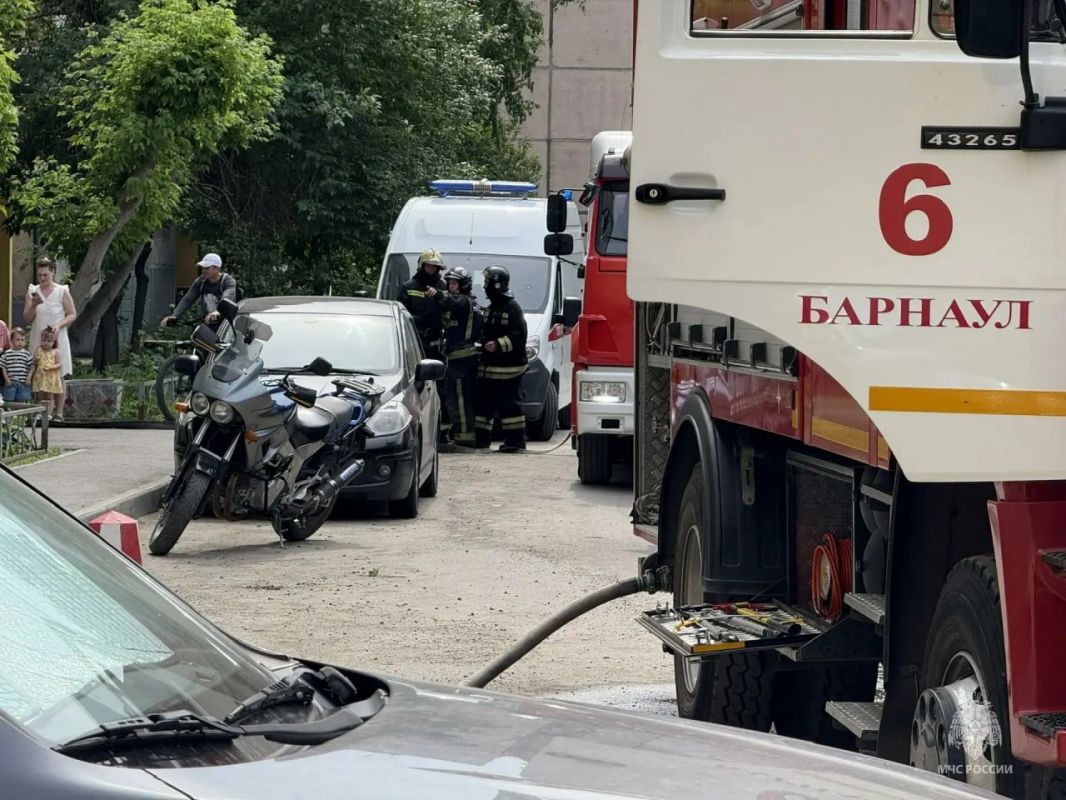 В МЧС уточнили, что общая площадь возгорания в доме на Папанинцев составила около 60 квадратных метров