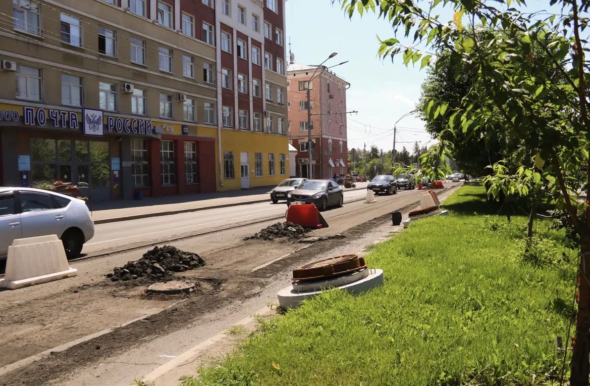 В центре Барнаула кипят дорожные работы В центре Барнаула кипят дорожные работы