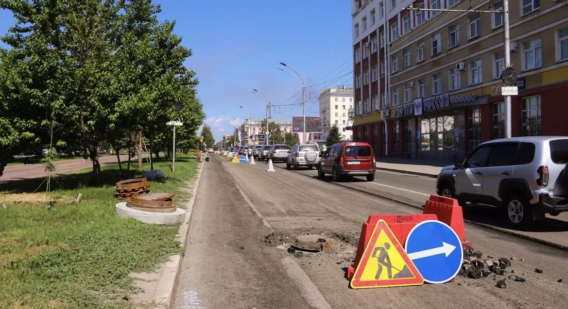 В центре Барнаула кипят дорожные работы В центре Барнаула кипят дорожные работы