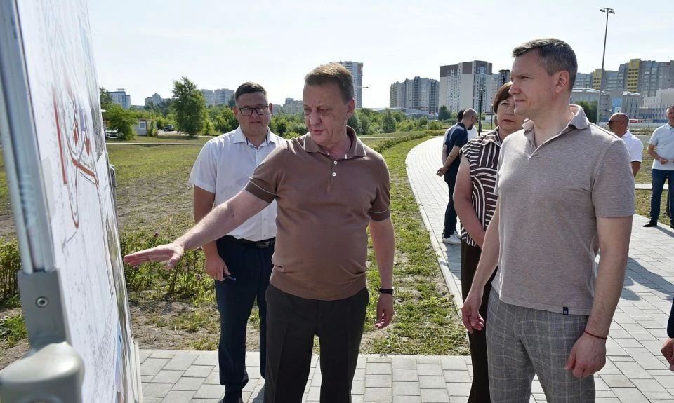 Сквер на Шумакова продолжает преображается Сквер на Шумакова продолжает преображается