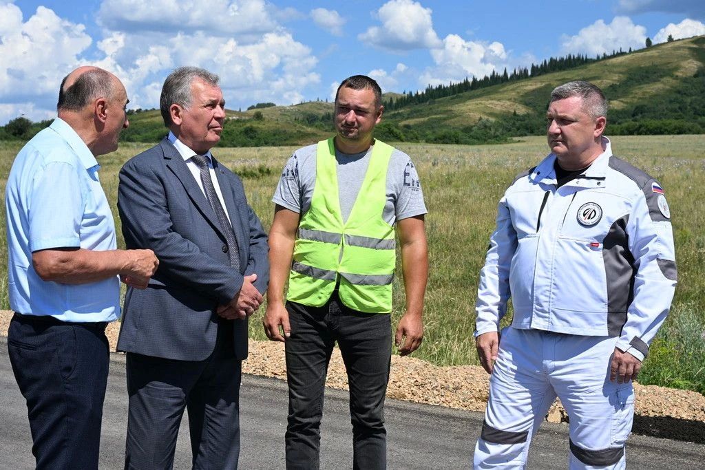 Спикер АКЗС оценил, как идет ремонт дороги в Змеиногорском районе Спикер АКЗС оценил, как идет ремонт дороги в Змеиногорском районе