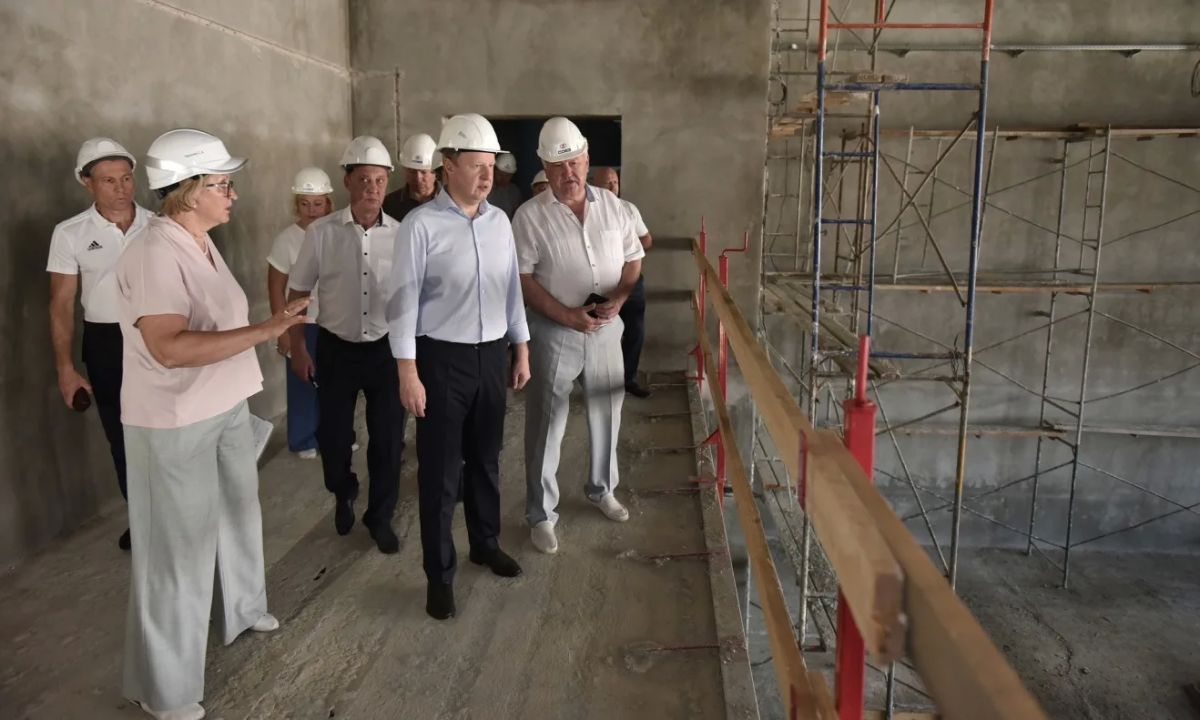 Губернатор Виктор Томенко провёл рабочее совещание по вопросам строительства и капремонта школ Губернатор Виктор Томенко провёл рабочее совещание по вопросам строительства и капремонта школ