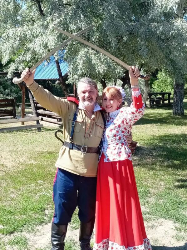 В Год единства народов России в Рубцовском отделе ЗАГС состоялось необычное бракосочетание Константина и Натальи – казачья свадьба В Год единства народов России в Рубцовском отделе ЗАГС состоялось необычное бракосочетание Константина и Натальи – казачья свадьба