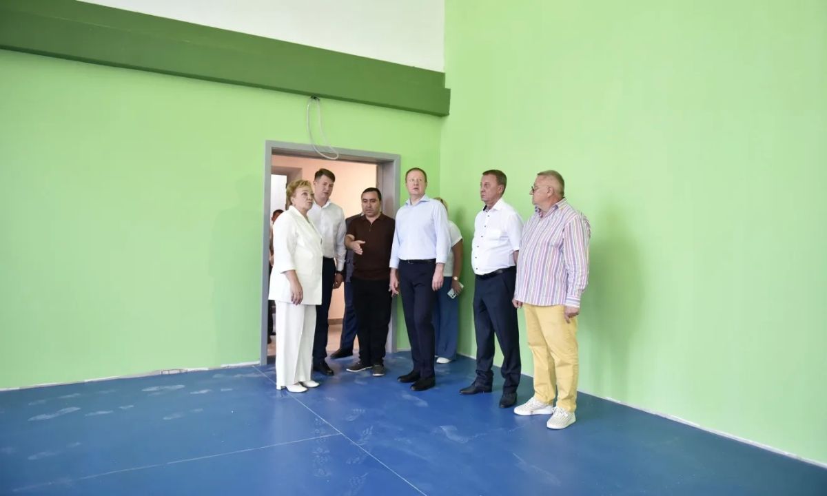Губернатор Виктор Томенко провёл рабочее совещание по вопросам строительства и капремонта школ Губернатор Виктор Томенко провёл рабочее совещание по вопросам строительства и капремонта школ