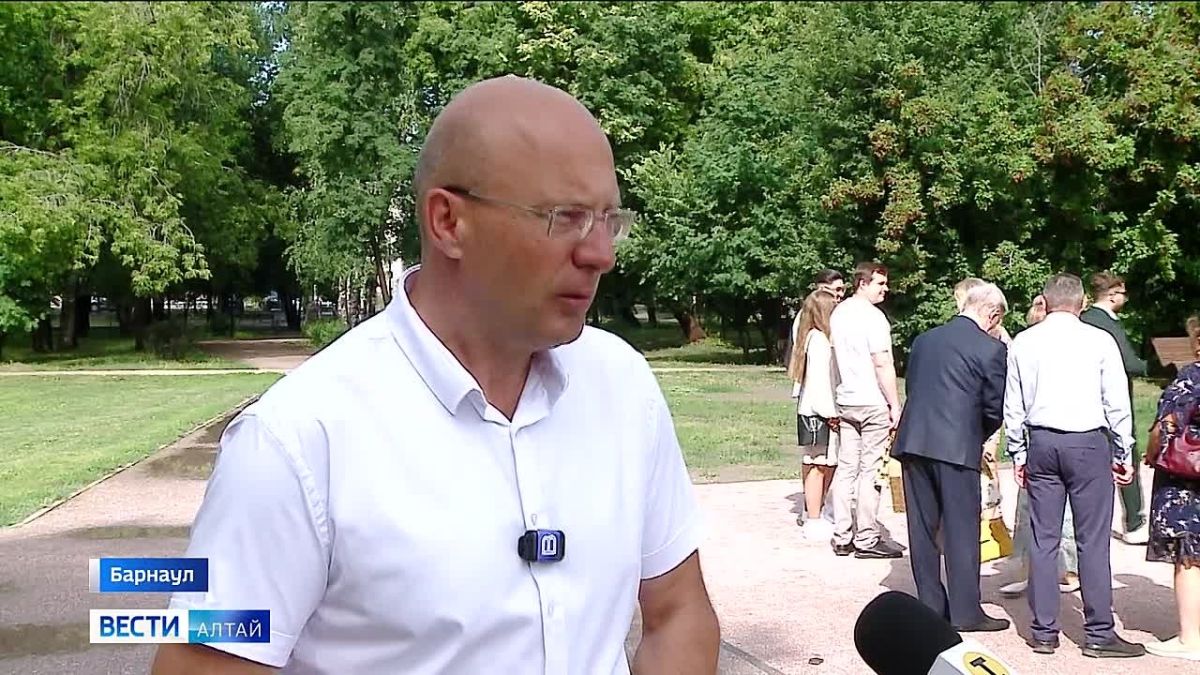 В барнаульском парке «Изумрудный» появилась площадка для выездной регистрации барка