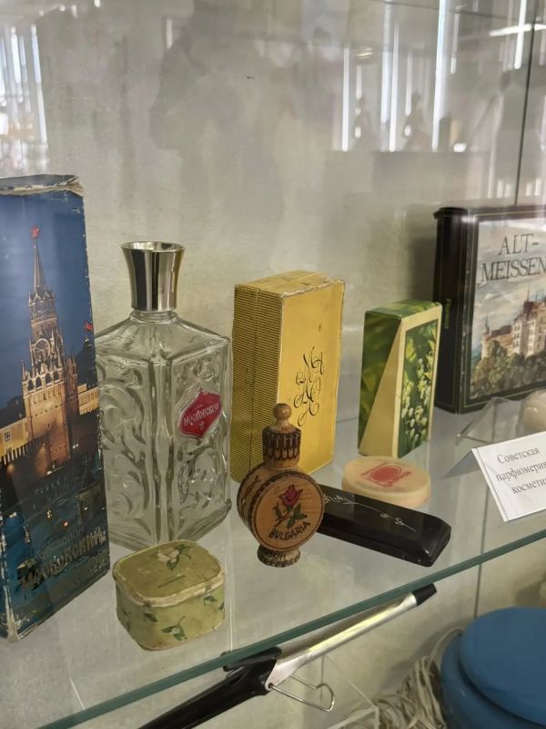 Выставка, посвященная советской моде, открылась в Барнауле Выставка, посвященная советской моде, открылась в Барнауле