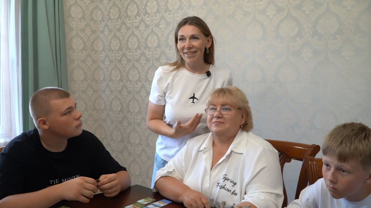 Корреспондент «Катунь 24» Анастасия Парфенова научилась готовить ватрушки в гостях у популярного блогера Тани Сибирячки Корреспондент «Катунь 24» Анастасия Парфенова научилась готовить ватрушки в гостях у популярного блогера Тани Сибирячки