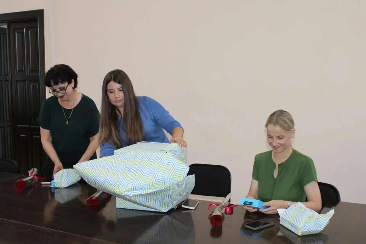 Глава Рубцовска вручил подарки победителям конкурса Глава Рубцовска вручил подарки победителям конкурса