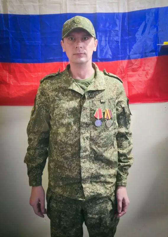 Алтайский врач вернулся на фронт после тяжелого ранения и получил медаль Суворова